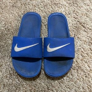 Nike Sandal Youth Size 2 Blue White Summer Beach Vacation Sporty Athletic Slide